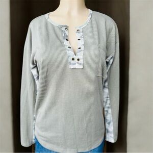 Hem & Thread Grommet Detailed Rib Top